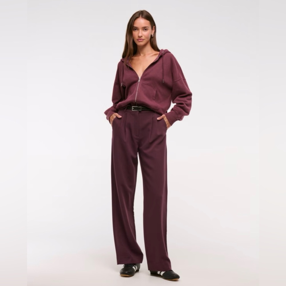 Wide-Leg High-Waist Pants in Plum
